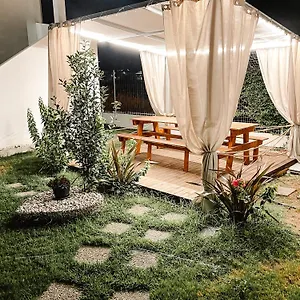 κάντε κράτηση εδώ