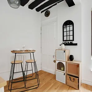 https://magnificent-studio-2p-quartier-latin-sorbonne.fr-paris.fr